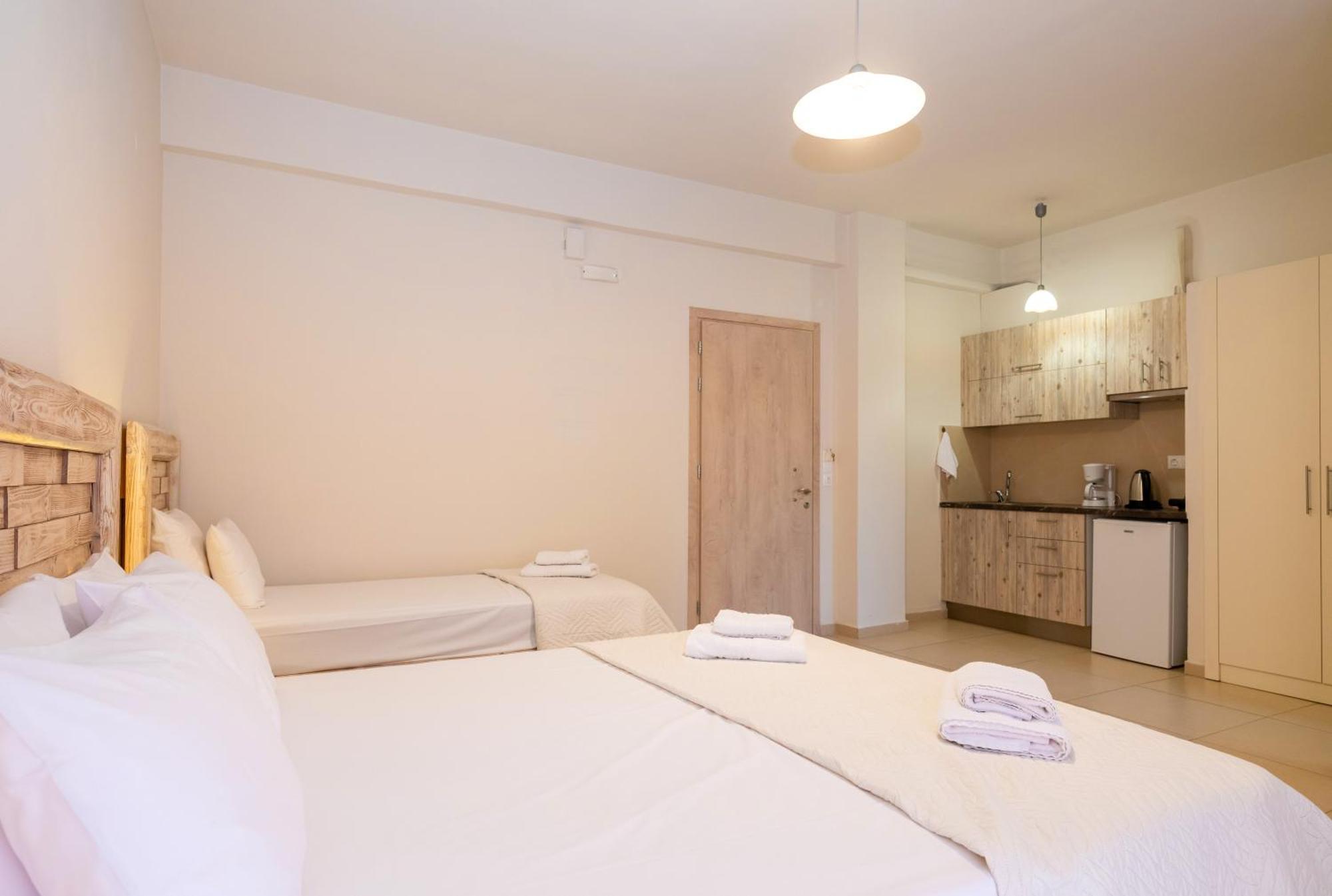Omnia Apartments Agia Pelagia  Exterior photo