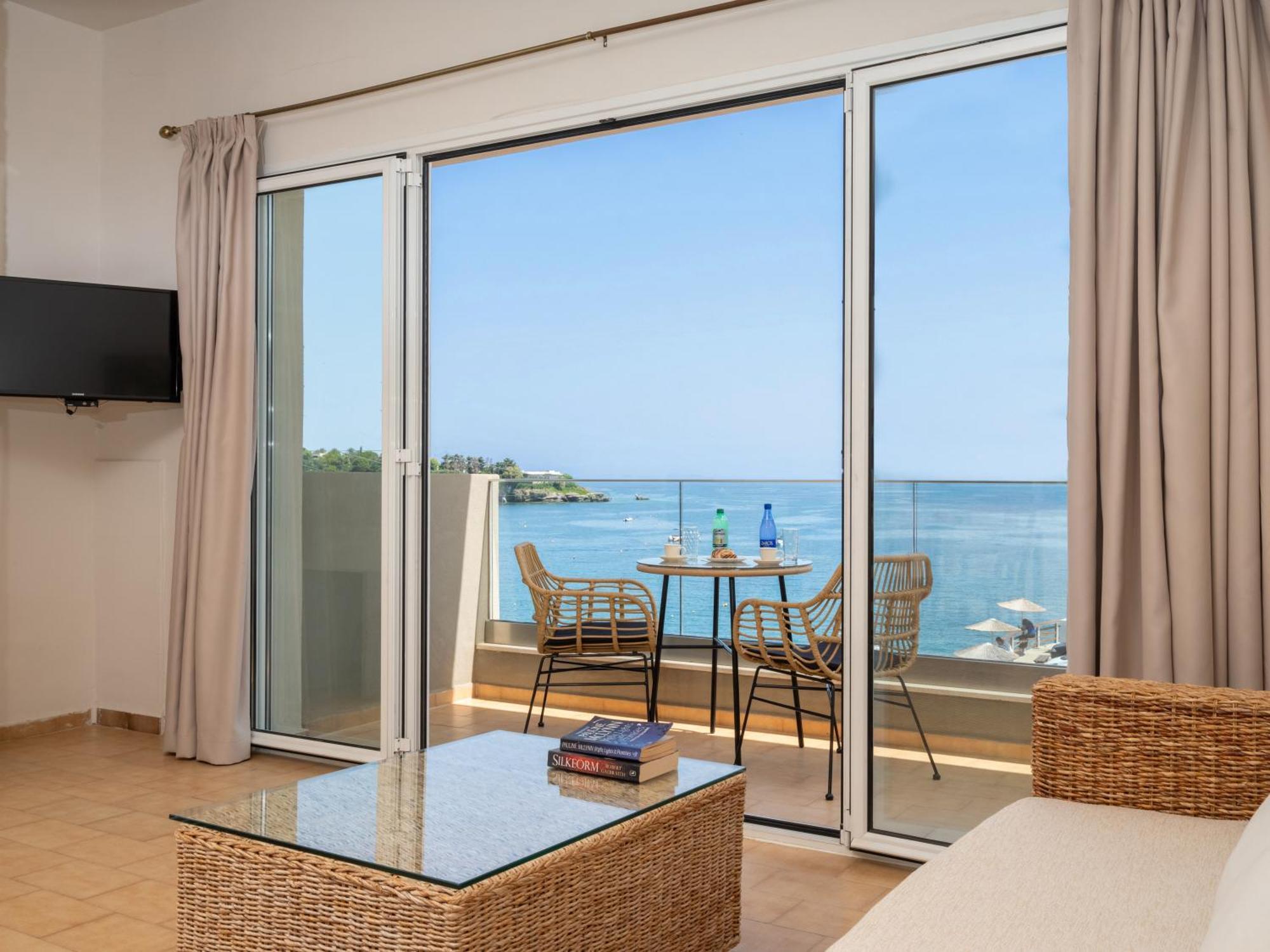 Omnia Apartments Agia Pelagia  Exterior photo