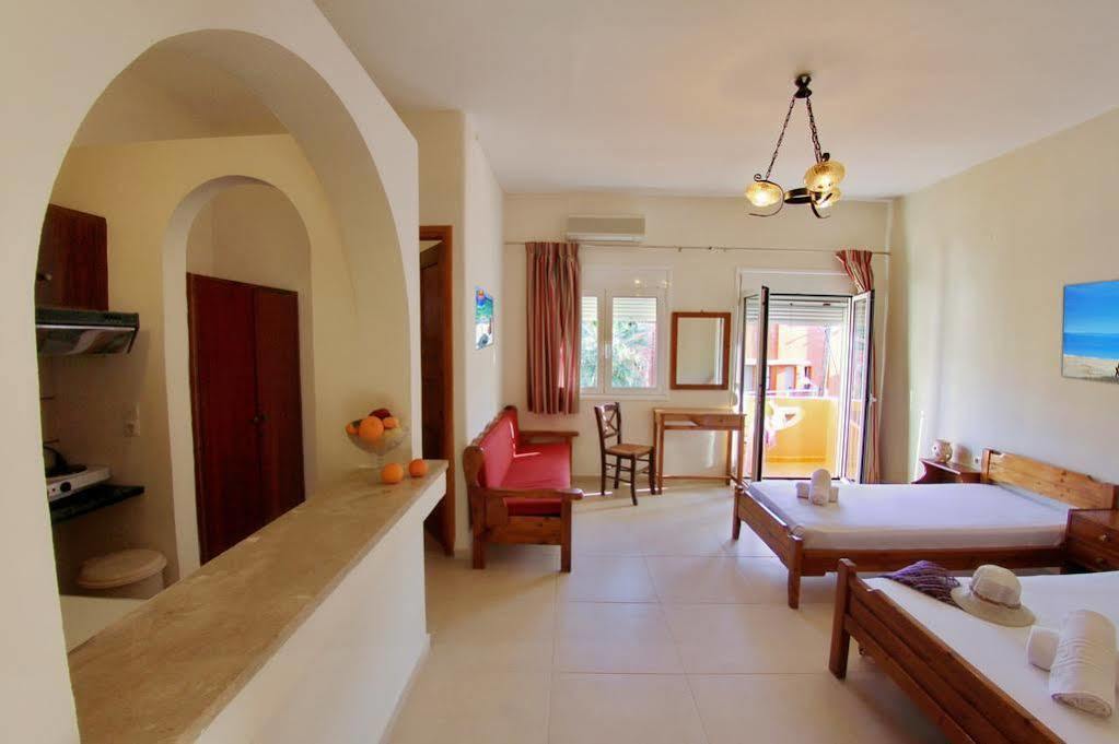 Omnia Apartments Agia Pelagia  Exterior photo